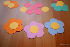 Gestanzte Fensterdekoration Fur Fruhling Und Ostern Basteln Fruhling Fensterdeko Fensterdeko Basteln Basteln Fruhling