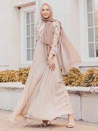 Beragam keluaran model kami sediakan potongan panjang maupun pendek bisa anda cocokan sesuai busana ala gaya sendiri dari. 40 Model Baju Gamis Modern Dan Kekinian Update 2021 Hai Gadis