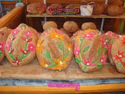 Vive Oaxaca Cultura Y Turismo Del Estado Exposicion De Pan De Muerto Chocolate Y Mole En Zaachila Dia Pan De Muerto Panes Dulces Mexicanos Dia De Muertos