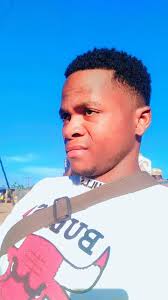 🧝:Who is always texting you everyday to make sure you're okay🥺🥺🦋 I