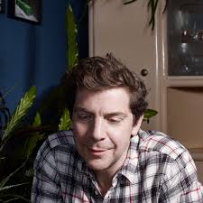 Er kan niet veel meer bij in het huis van Ramsey Nasr, maar voor een prille  liefde is nog nét plek