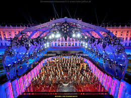 Since 2008, rolex is the worldwide exclusive partner of the vienna philharmonic and through its commitment makes possible the realization of various projects, among them the summer night concert schönbrunn and the new year's concert. Fotos Von Sommernachtskonzert Der Wiener Philharmoniker In Schonbrunn Bilder Pictures Images