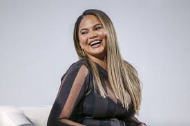 See more of chrissy teigen's fanbase on facebook. So Schon Realistisch Zeigt Chrissy Teigen Ihren After Baby Body