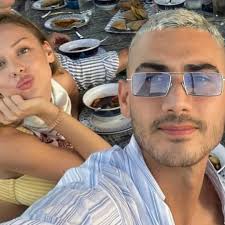 Danna paola y alejandro speitzer posan juntos a 16 años del éxito de telenovela infantil que protagonizaron. Internet Asegura Que Ester Exposito No Es La Novia De Alejandro Speitzer E Online Latino News Latam21 Com
