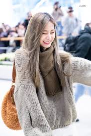 Mereka dijodohkan oleh orangtua mereka, walau orangtua tzuyu tentu saja bersikap tidak peduli, toh pernikahan ini terjadi dengan terpaksa. Tzuyu Cute Smile 9gag