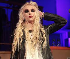 taylor momsen 16 performs club gig in