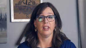 Monday Minute (09.09.2019) Julia Watson and Stephanie Tinney discuss the  importance of noticing how we respond and react to each other. Sometimes we  can say a lot before we've opened our mouths