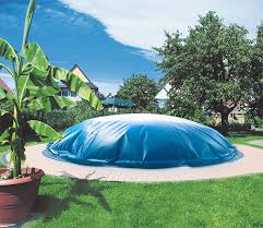 Mit Der Aufblasbaren Winter Poolabdeckung Poolsana Air Protect Haben Verunreinigungen Blatter Nadeln Und Selbst Regen Und Schne Pool Spa Poolabdeckung Pool