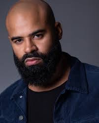 Lee Guzman's Instagram, Twitter & Facebook