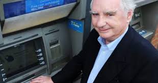 James Goodfellow, mgunduzi wa ATM aliyelipwa $15 (Sh.32,800/=) kwa ugunduzi  wake ~ Net TAMADUNI