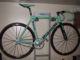 The super pista's aluminum frame and carbon fork are designed just for that. Bianchi Pista Concept 2005 Cool Bikes Bicycle Bike