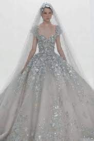 Unsere dienstleistungen im bereich zahnimplantate. 34 Sensationelle Brautkleid Ideen Von Den Haute Couture Schauen Fur Herbst Winter 2021 22 Vogue Germany