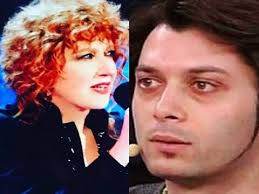 Carriera, curiosità e vita privata del nato ad avezzano (l'aquila) nel 1980, carlo di francesco è noto per essere uno degli insegnati della scuola di amici. Fiorella Mannoia Ad Amici 17 Carlo Di Francesco Imbarazzato La Domanda Scomoda Di Maria De Filippi Youtube