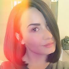 Demi lovato looks stunning here in a classic graduated bob that highlights her best features. Demi Lovato Short Haircut April 2019 Popsugar Beauty