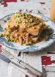 Hot Chicken Dindon Petits Pois Aux Herbes Fraiches Sauce Maison Trois Fois Par Jour Recipe Hot Turkey Sandwiches Hot Chicken Sandwiches Confort Food