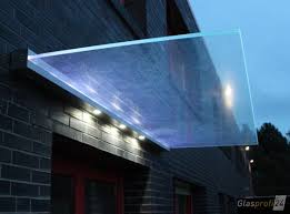 Vordach Dura Mit Beleuchtung 3 Spots Im Profil Und Gluminat Leuchtendes Glas Glasvordach Vordach Vordach Glas