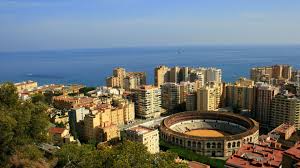 Malaga ze swoim nadzwyczajnym urokiem stanowi obowiązkowy punkt w towim turystycznym kalendarium. Hiszpania Malaga Miasto Stadion Morze