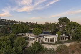 When elvis presley was 22 years old he purchased graceland mansion for just over $100,000. Elvis Presley S Former Los Angeles Mansion Renting For 65 000 A Month Mansion Global