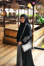 Inilah tren baju lebaran 2021 tercantik yang bisa dijadikan referensi dan inspirasi untuk tampil modis nan santun di hari raya idul fitri. Model Baju Gamis Set Syari Lebaran Terbaru 2020 By Aulia Fashion Gamislebaran Lebaran Model
