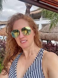 Hey curlies , it's definitely a pool day