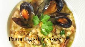 E la pasta fagioli e cozze è una specialità di terra e di mare tutta da gustare. Pasta Fagioli E Cozze Alla Napoletana Pasta Beans Soup With Mussels Neapolitan Style Youtube