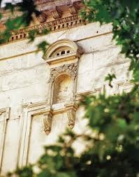 Istanbul Beyoglu Galata Tarafinda Bulunan Selanik Pasaji Cephesindeki Kemer Uzerinde Kus Evi Kus Evi Kus Kus Yemlikleri