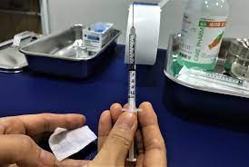 미국 정부가 제공한 코로나19 얀센 백신이 5일 새벽 국내에 도착한 가운데 로버트 랩슨 주한 미국 대사대리는 오늘 아침 성남공항에서 철통같은 한미동맹이 다시 한번 확인됐다고 밝혔다. 2dr9xqb1szqscm