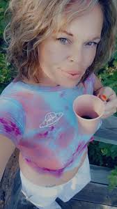 Good morning beautiful humans!!! Happy Saturday!! Rise and shine and let  the coffee work its magic! Cheers ☕️