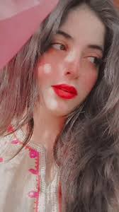 Amber Butt's Instagram, Twitter & Facebook