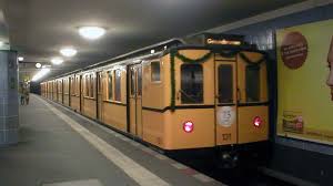 Historische U Bahn Zuge Auf Der U6 Unterwegs U Bahn Zug Hauptstadt