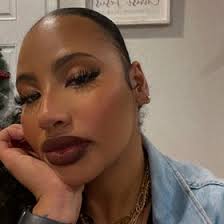 Selena Roberts (selenaroberts33)