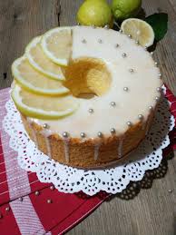 Versatelo in una pentola antiaderente con un bicchiere d'acqua e ponetelo sul fuoco a fiamma lenta. Chiffon Cake Al Limone Sofficissima Lisa In Cucina