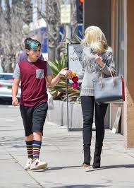 The voice star gwen stefani's son kingston shared the sweetest photo of himself with dad gavin rossdale on instagram. Pin On Rossdale Brothers