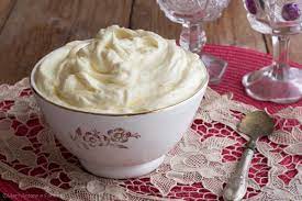 Il mascarpone è un formaggio fresco creato dalla lavorazione della panna. Crema Panna E Mascarpone Per Dolci Al Cucchiaio E Farciture Golose