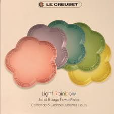 I love everything about le creuset cookware and the le creuset bakeware. Le Creuset Other Le Creuset Flower Plate Set And Christmas Tree Poshmark