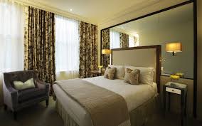 Bedroom Decorating Small Bedroom Design With Accent Chair To Look Bigger Organizing Be Small Bedroom Style Hotel Room Interior Master Bedroom Interior Design