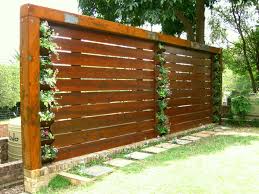Wood pallets ideas aren't just cheap to construct but they look beautiful once built, and they can be used to build numerous woodworking projects. 12 Smart Garden Fence Ideas Homify Wooden Fence Fence Design Modern Fence