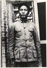 Před smrtí se o politiku se příliš nestaral a většinu času trávil se svými. Lemo Biografie Mao Tse Tung