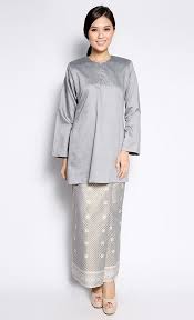 Busana muslim ini mempunyai ciri khas yang mana pada bagian kerahnya menggunakan kerah modern kurung. Songket Kurung In Grey Model Pakaian Pakaian Model Baju Wanita