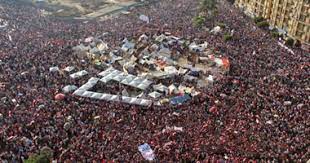 هي ثورة اتعملت يوم 30 من يونيه 2013 في عدد كبير من محافظات مصر ضد ( محمد مرسي ) و نزل ملايين من الشعب و عزلوا ( محمد مرسي ) من حكم مصر بمساعدة وزير الدفاع عبد الفتاح السيسي و الاحزاب و حركات المعارضة. Ø§Ù„ØµØ­Ø§ÙØ© Ø§Ù„Ø¹Ø±Ø¨ÙŠØ© ØªØªØ§Ø¨Ø¹ Ø«ÙˆØ±Ø© 30 ÙŠÙˆÙ†ÙŠÙˆ Ø§Ù„Ø±ÙŠØ§Ø¶ Ø§Ù„Ø³Ø¹ÙˆØ¯ÙŠØ© Ø§Ù„Ø±Ø¦ÙŠØ³ Ø§Ù„Ù…ØµØ±Ù‰ Ø³Ù†Ø© Ø£ÙˆÙ„Ù‰ Ø§Ù†Ù‚Ø³Ø§Ù… ÙˆØ§Ù„Ø±Ø£Ù‰ Ø§Ù„ÙƒÙˆÙŠØªÙŠØ© Ù…ØµØ± ØªØªÙ…Ø±Ø¯ ÙˆØªØªØ³Ø§Ø¡Ù„ Ø¹Ù† Ù…ÙˆÙ‚Ù Ø§Ù„Ø¬ÙŠØ´ ÙˆØ§Ù„Ø¥Ù…Ø§Ø±Ø§Øª Ø§Ù„ÙŠÙˆÙ… ØªØµÙ Ø§Ù„Ù…Ø´Ù‡Ø¯ Ø¨Ø£Ù†Ù‡ Ø¨ÙŠÙ† Ø§Ø³ØªÙ‚Ø·Ø§Ø¨ ÙˆØ§Ù†Ù‚Ø³Ø§Ù… Ø§Ù„ÙŠÙˆÙ… Ø§Ù„Ø³Ø§Ø¨Ø¹