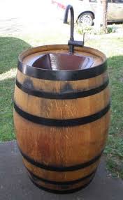 Turn A Wine Barrel Into An Outdoor Sink Gartenwaschbecken Aussenbad Und Aussenwaschbecken