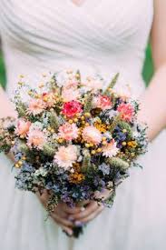 Choisissez parmi une dizaine de bouquets votre bouquet de la mariée, bouquets de centre de table ou des fleurs pour décorer vos pièces ou vos voitures. Mariage 8 Idees Pour Utiliser Les Fleurs Sechees