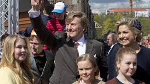 Willem alexander fliegt stets auf innereuropäischen flügen und bislang immer auf einem modell 70 der firma fokker. Willem Alexander Wird 50 Niederlander Feiern Geburtstag Ihres Konigs