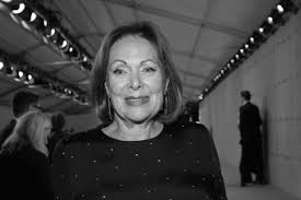 Mit ihrer wunderbaren ausstrahlung und ihrer. Qm1cxralqxc4pm