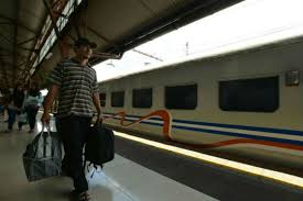 Naik pengangkutan awam ke singapura untuk percutian bajet. Bandung Merdeka Com Asyik Selama Sebulan Naik Kereta Api Bandung Tasikmalaya Gratis