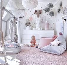 Madchenzimmer Inspiration In Rosa Grau Und Weiss Wie Gefallt S Euch Das Runde Samtkissen In Kinder Zimmer Kleinkind Madchen Zimmer Zimmer Madchen
