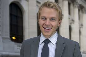 Toppling industry giants like harvey wenstein and les moonves, the upstart whether he is woody allen or sinatra's son, ronan farrow maintains a healthy sense of humor about all the speculation. Ronan Farrow Has Woody S Wit And Sinatra S Charm