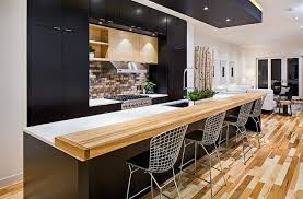 La cuisine noire et bois est particulièrement élégante et contemporaine comme vous allez le voir. Cuisines Design 110 Idees Pour Un Amenagement Tendance Cuisines Design Cuisine Noire Et Bois Cuisine Noire