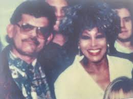 Tributes flow for the music man