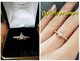 Les esquivaron inicialmente con maestría, al hablarles de lo que sabían de la infancia de neville con su abuela y de harry con sus tíos muggles. ÙƒØªØ§Ø¨Ø© Ø®Ø·Ø§Ø¨ Ø¶Ø±Ø¨Ø© Ø¬Ø²Ø§Ø¡ Ø§Ù„ÙƒØ¨Ø±ÙŠØª Anillos De Boda De Harry Potter Cabuildingbridges Org